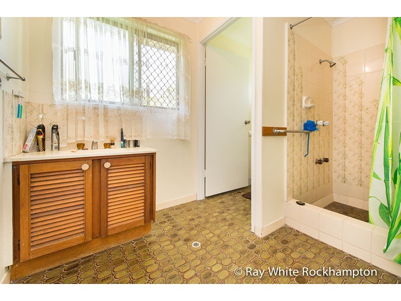 1-2/ 63 Dee Street, Koongal QLD 4701