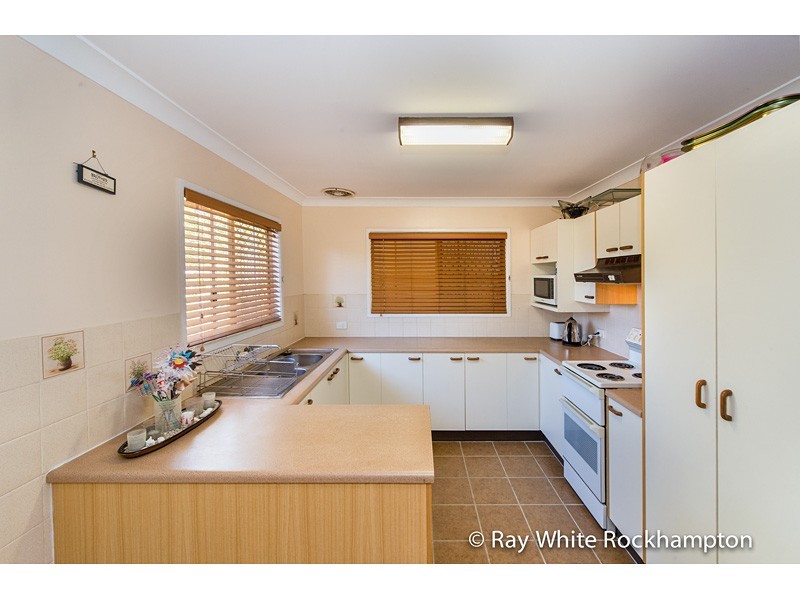 35 Locke Street, Kawana QLD 4701