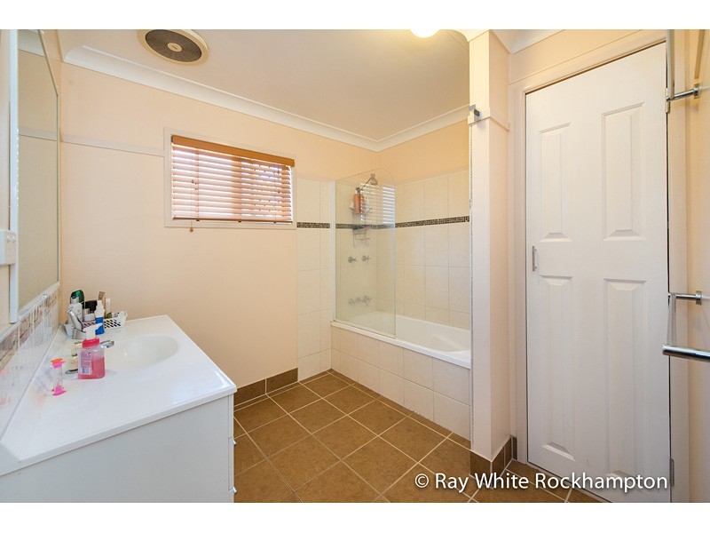 35 Locke Street, Kawana QLD 4701