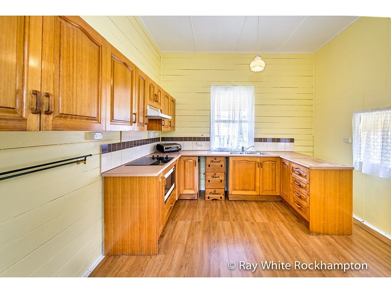 365 East Street, Depot Hill QLD 4700