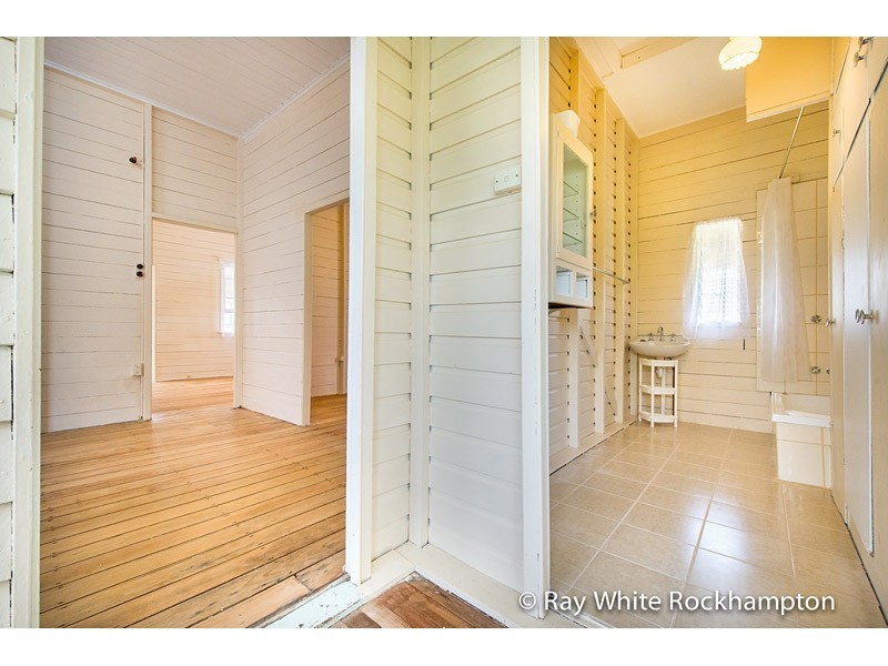 365 East Street, Depot Hill QLD 4700