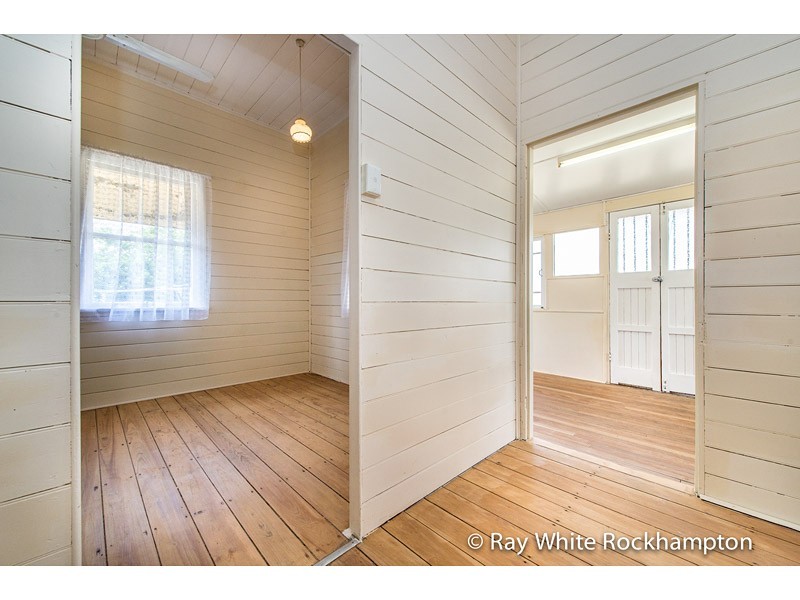 365 East Street, Depot Hill QLD 4700