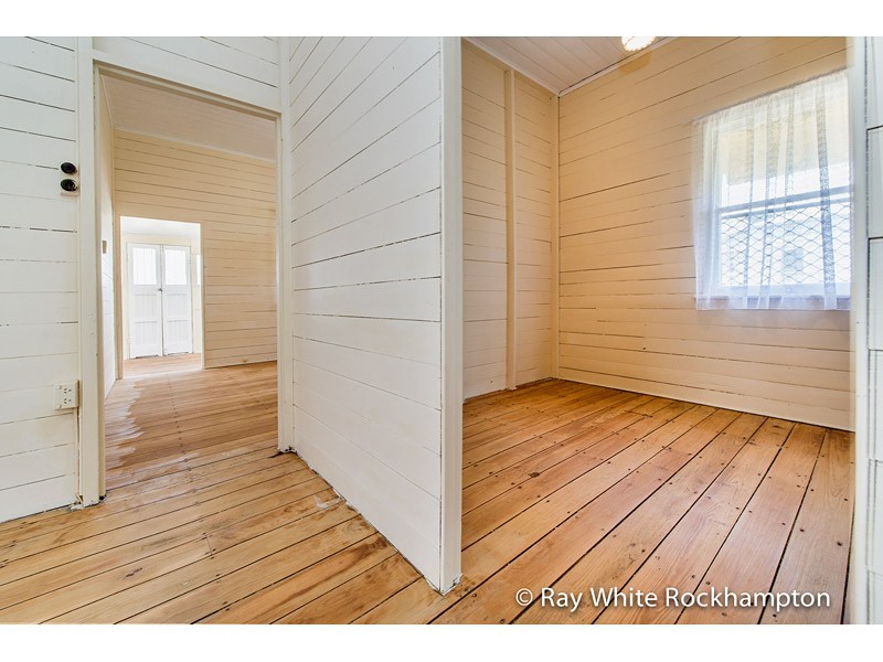 365 East Street, Depot Hill QLD 4700