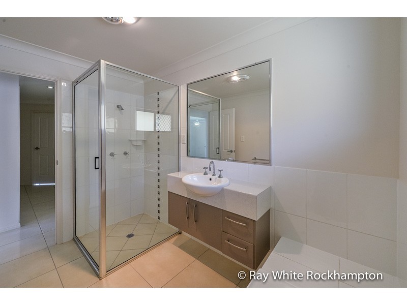 8 Benrhys Court, Rockyview QLD 4701