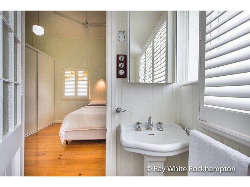 8 Reservoir Street, The Range QLD 4700