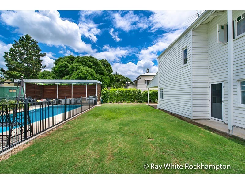 8 Reservoir Street, The Range QLD 4700