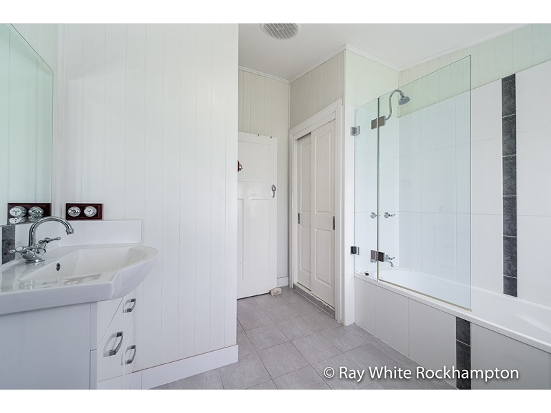 8 Reservoir Street, The Range QLD 4700