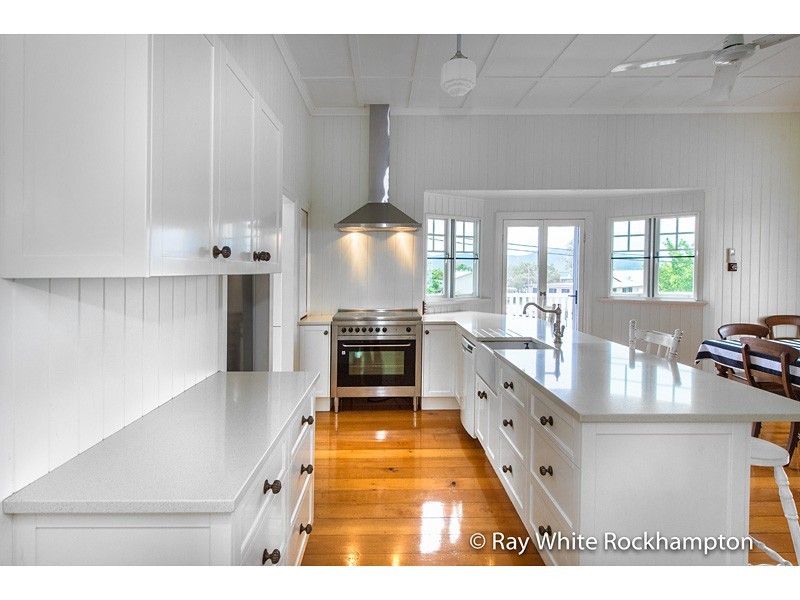 8 Reservoir Street, The Range QLD 4700