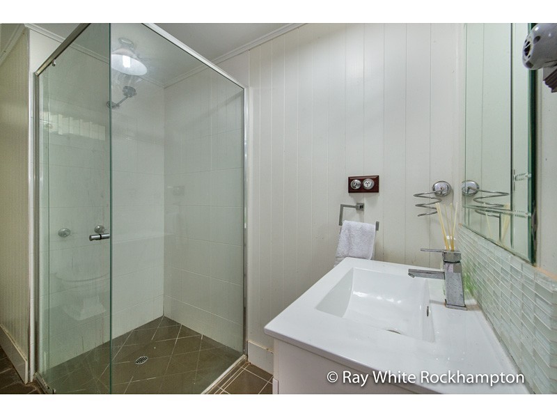 8 Reservoir Street, The Range QLD 4700