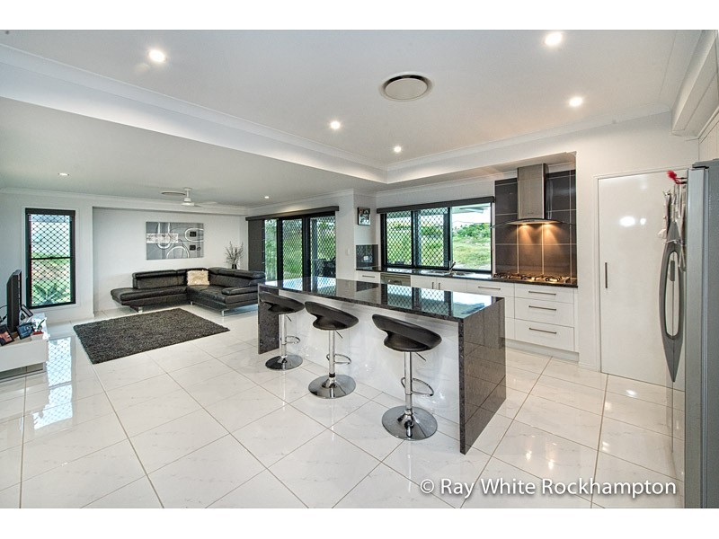 136 Constance Avenue, Rockyview QLD 4701