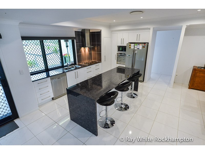 136 Constance Avenue, Rockyview QLD 4701