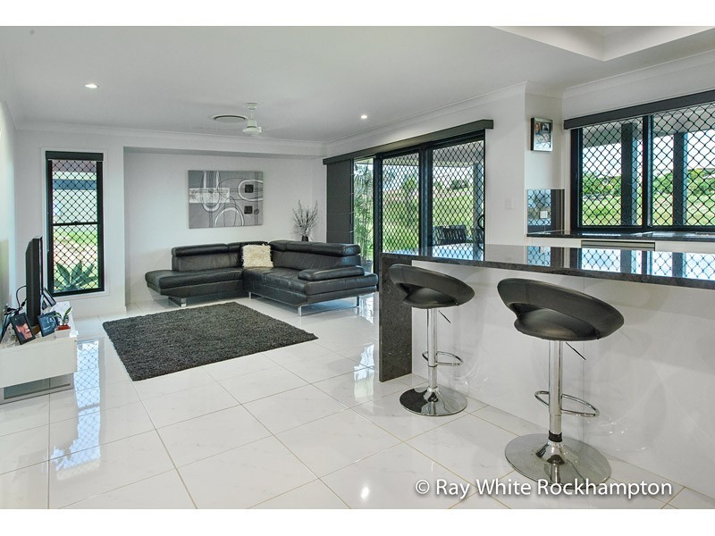 136 Constance Avenue, Rockyview QLD 4701