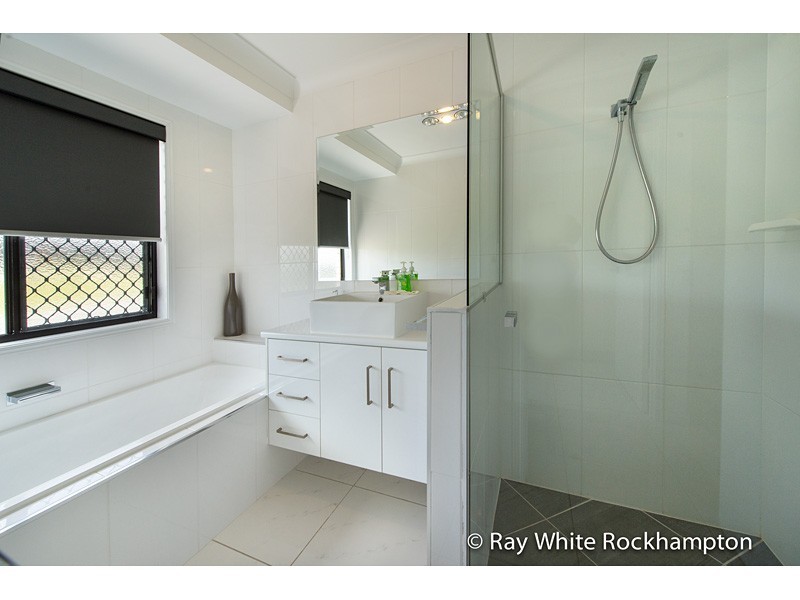 136 Constance Avenue, Rockyview QLD 4701