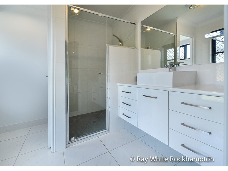 136 Constance Avenue, Rockyview QLD 4701