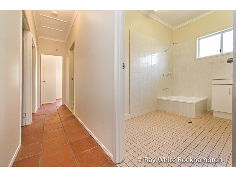 2 Dingwall Street, Keppel Sands QLD 4702