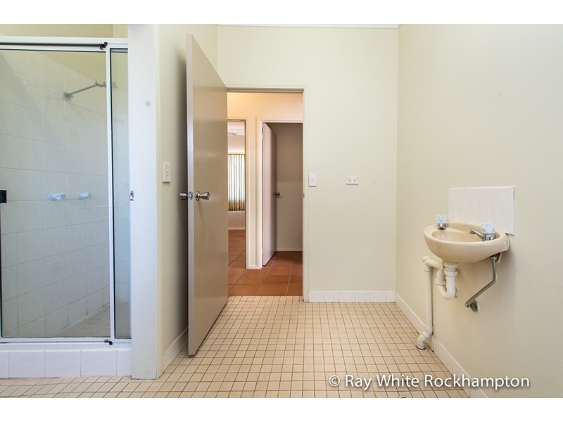 2 Dingwall Street, Keppel Sands QLD 4702