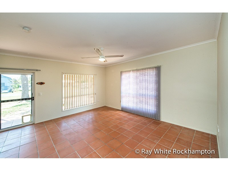2 Dingwall Street, Keppel Sands QLD 4702