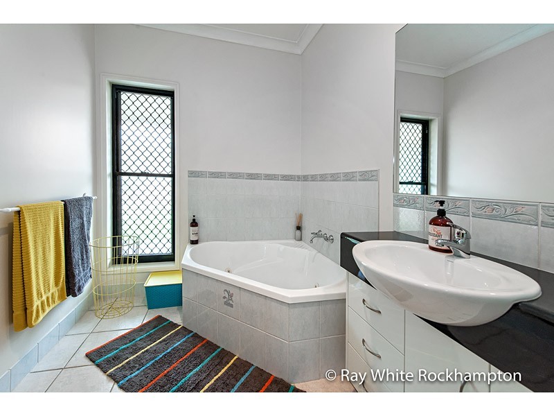 128 Angela Road, Rockyview QLD 4701