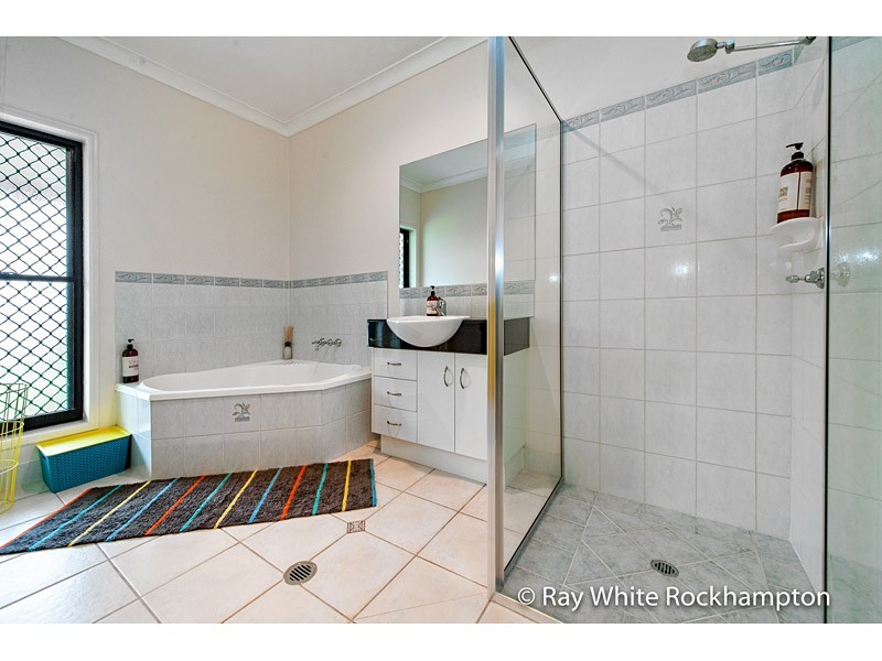 128 Angela Road, Rockyview QLD 4701