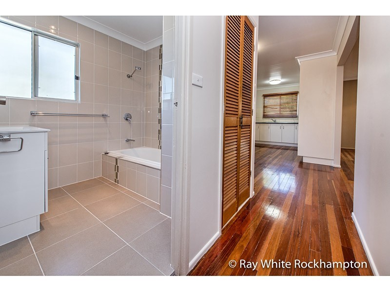 17 Lodwick Close, Gracemere QLD 4702