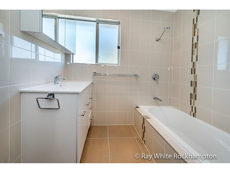 17 Lodwick Close, Gracemere QLD 4702