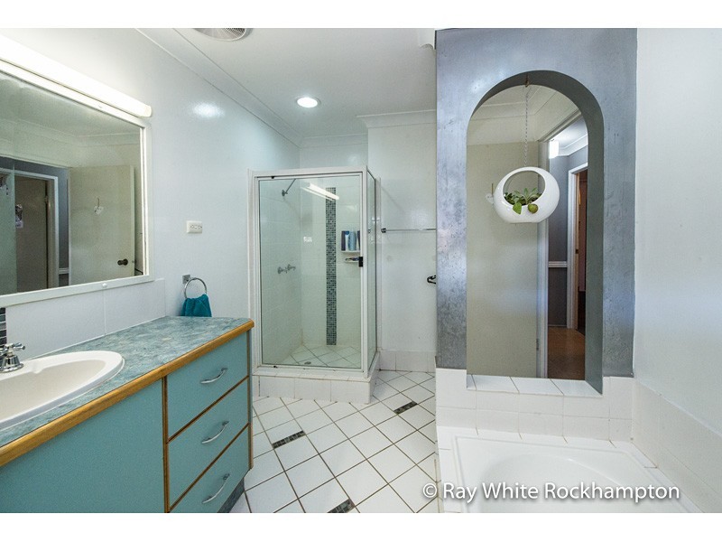 10 Glover Street, Gracemere QLD 4702