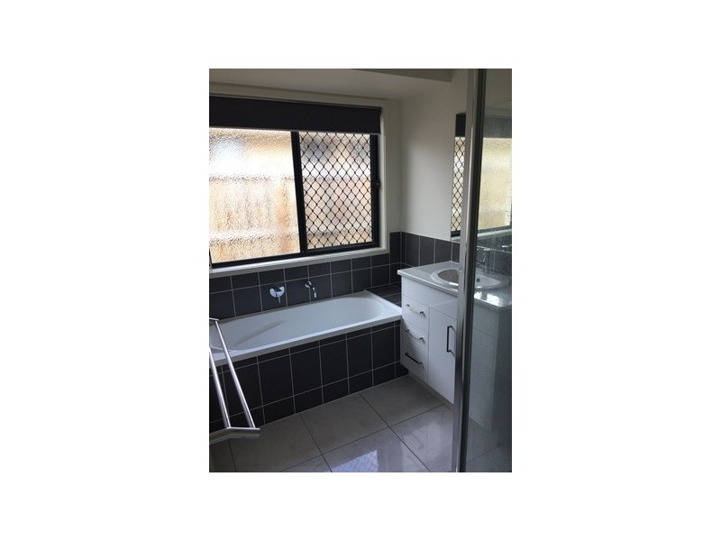 52 Bronco Drive, Gracemere QLD 4702