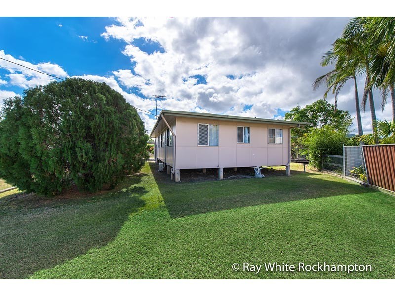 8 Snelling Street, Park Avenue QLD 4701