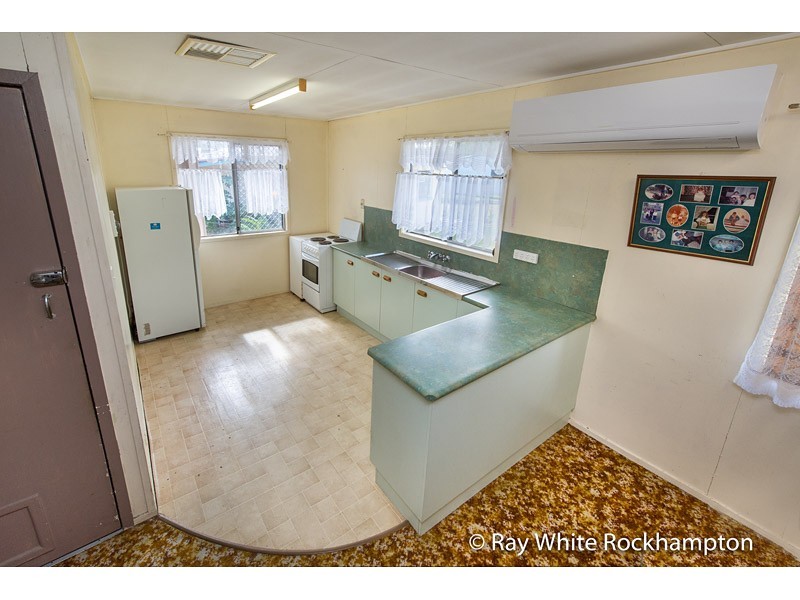 8 Snelling Street, Park Avenue QLD 4701