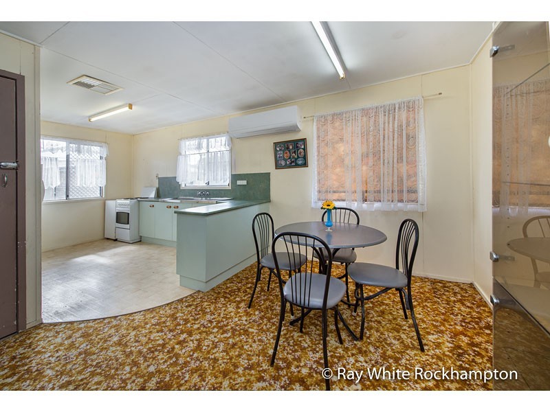 8 Snelling Street, Park Avenue QLD 4701