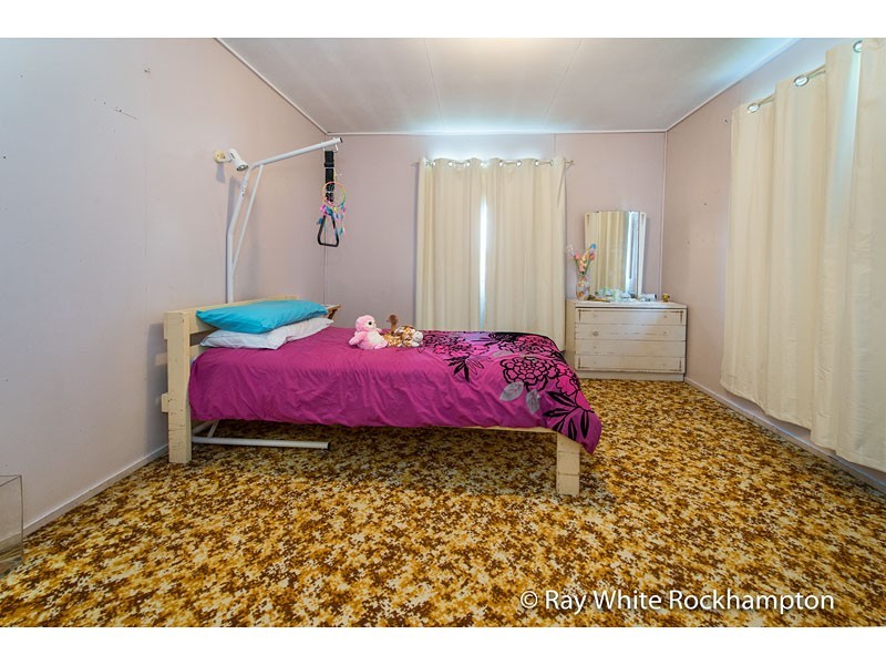 8 Snelling Street, Park Avenue QLD 4701