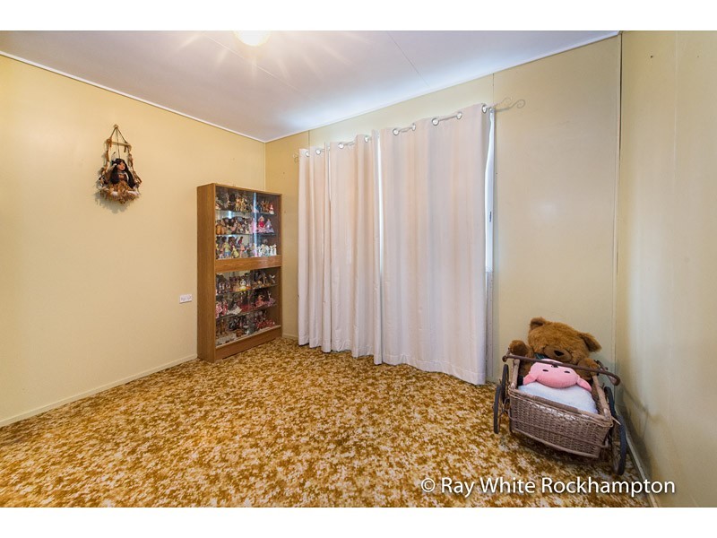 8 Snelling Street, Park Avenue QLD 4701