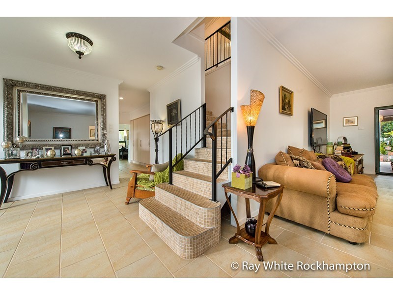 8 Laura Close, Rockyview QLD 4701