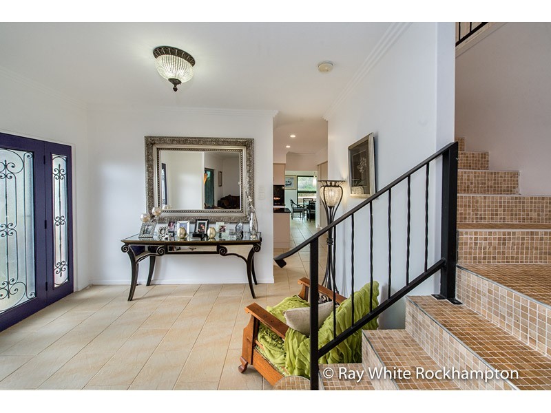 8 Laura Close, Rockyview QLD 4701
