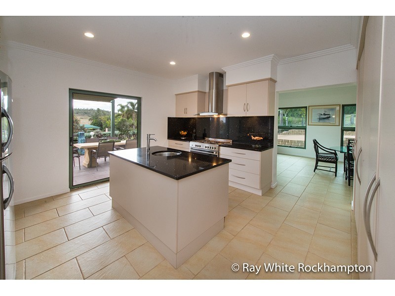 8 Laura Close, Rockyview QLD 4701