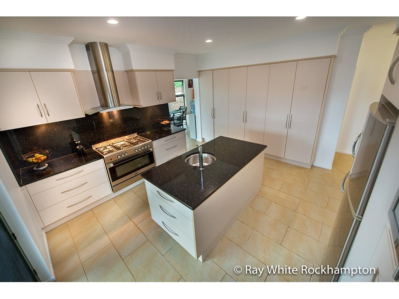 8 Laura Close, Rockyview QLD 4701