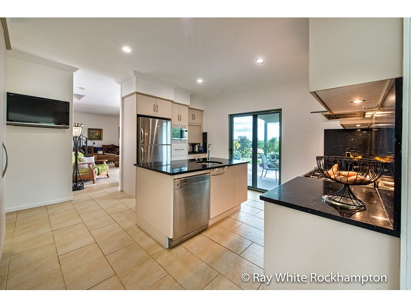 8 Laura Close, Rockyview QLD 4701