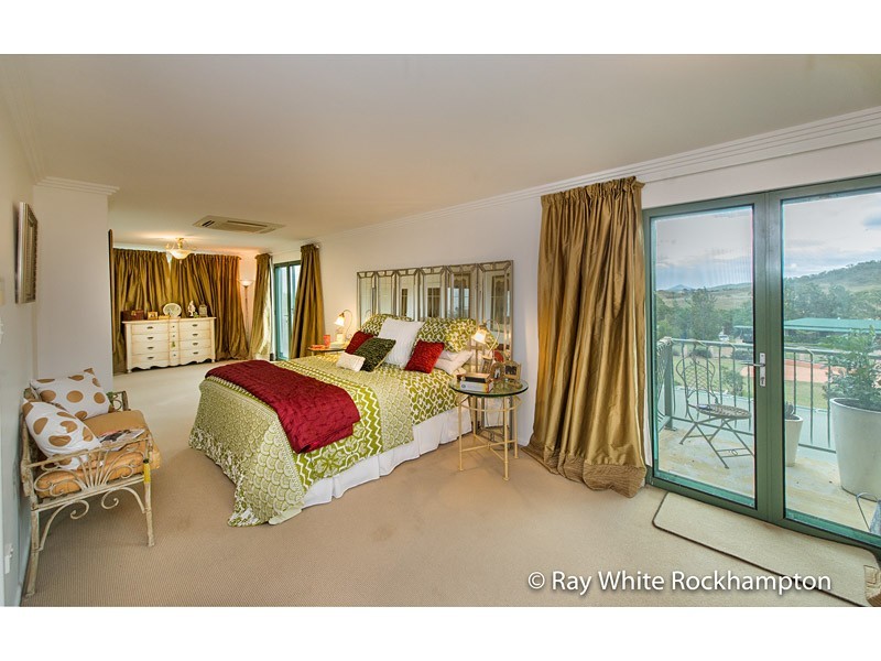 8 Laura Close, Rockyview QLD 4701