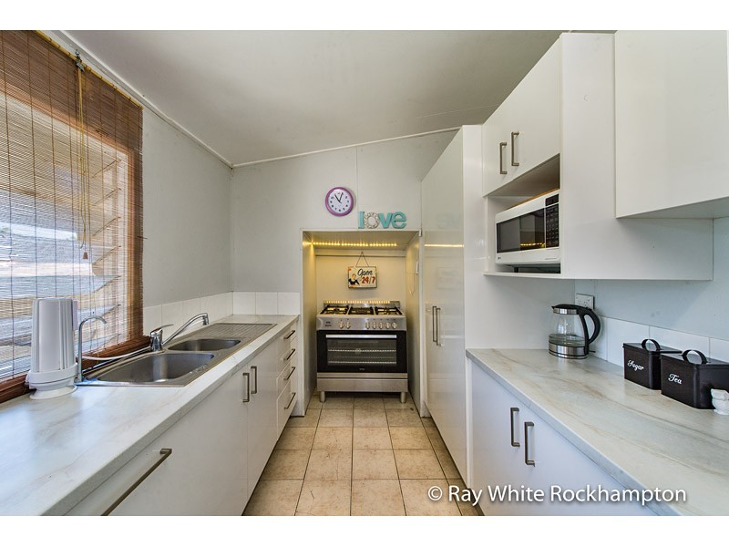 17 Dean Street, Berserker QLD 4701