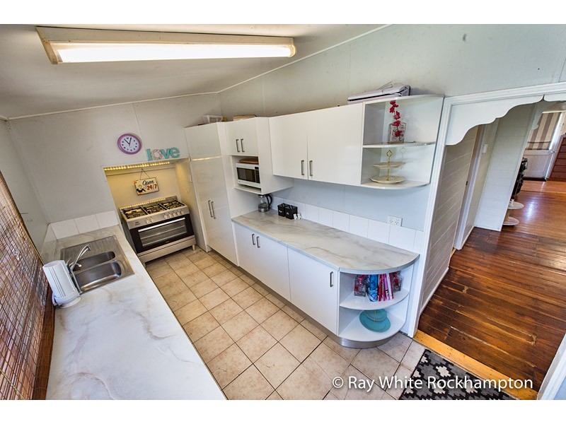 17 Dean Street, Berserker QLD 4701