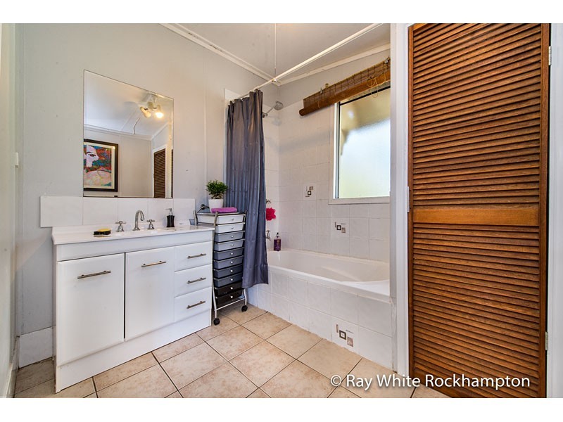 17 Dean Street, Berserker QLD 4701