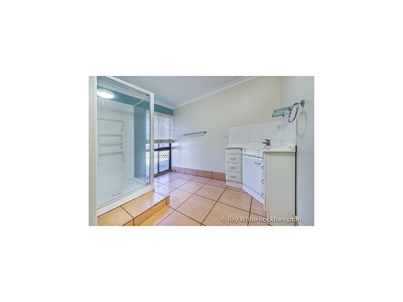 1 Booker Street, Park Avenue QLD 4701