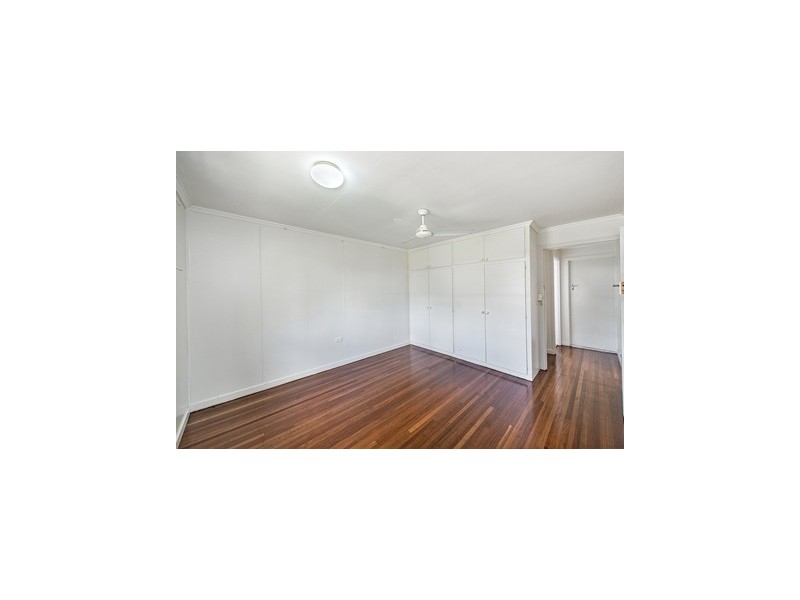 16 Davidson Street, Park Avenue QLD 4701