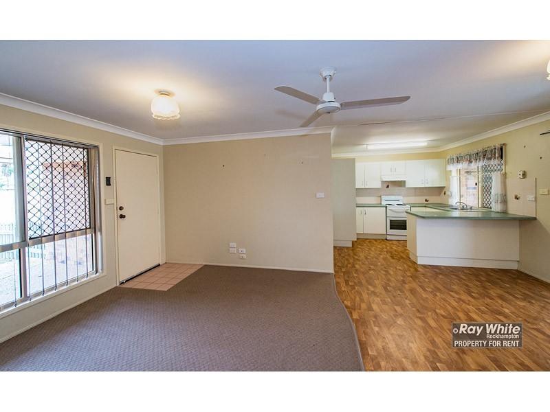 2/1 Mungarra Drive, Kawana QLD 4701