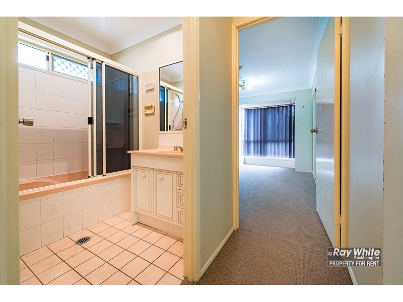 2/1 Mungarra Drive, Kawana QLD 4701