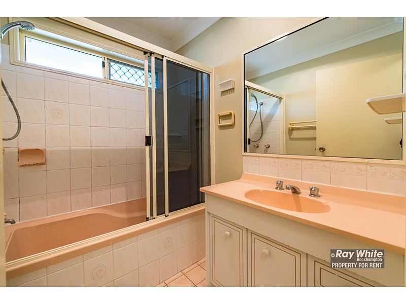 2/1 Mungarra Drive, Kawana QLD 4701