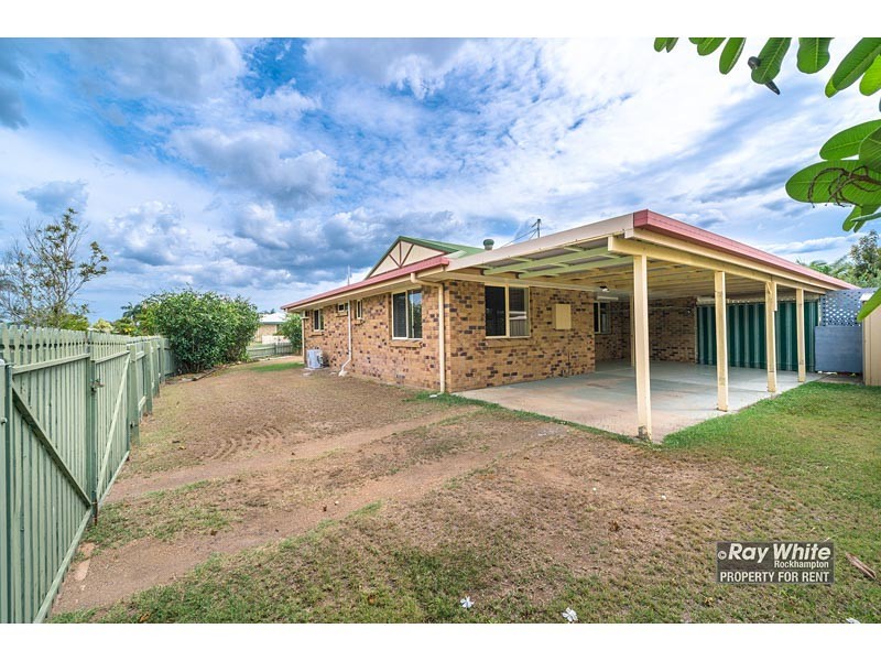 2/1 Mungarra Drive, Kawana QLD 4701