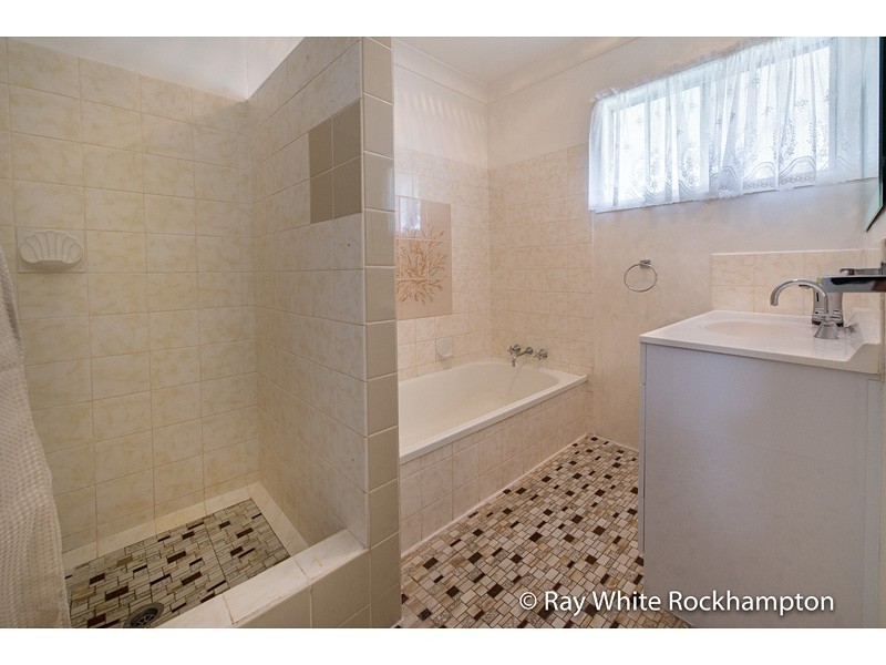 8 Webber Avenue, Kawana QLD 4701