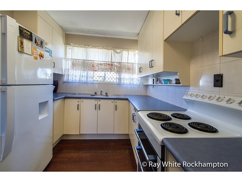 82 Alexandra Street, Park Avenue QLD 4701