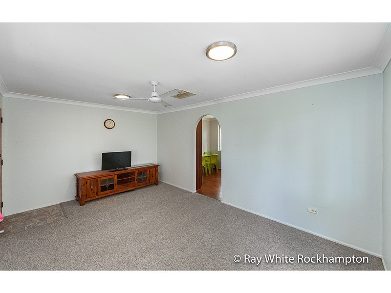 93 Stenlake Avenue, Kawana QLD 4701